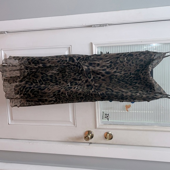 Beautiful lined spaghetti strapped dress for any occasion - Picture 7 of 7